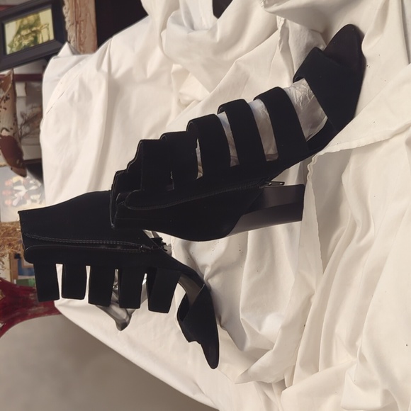 Guess Black Chunky Heel w Tassels - Picture 6 of 11